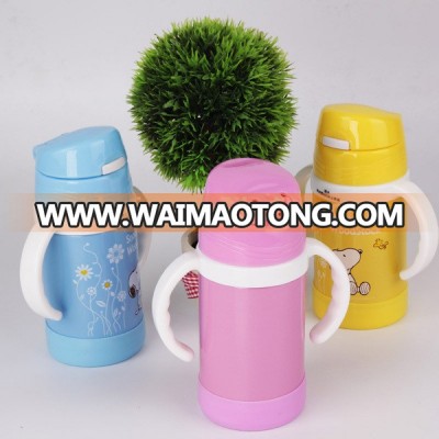 Baby using stainless steel 200ml vacuum baby bottle with straw