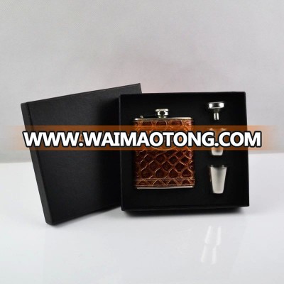 Luxury leather covered stainless steel hip flask set